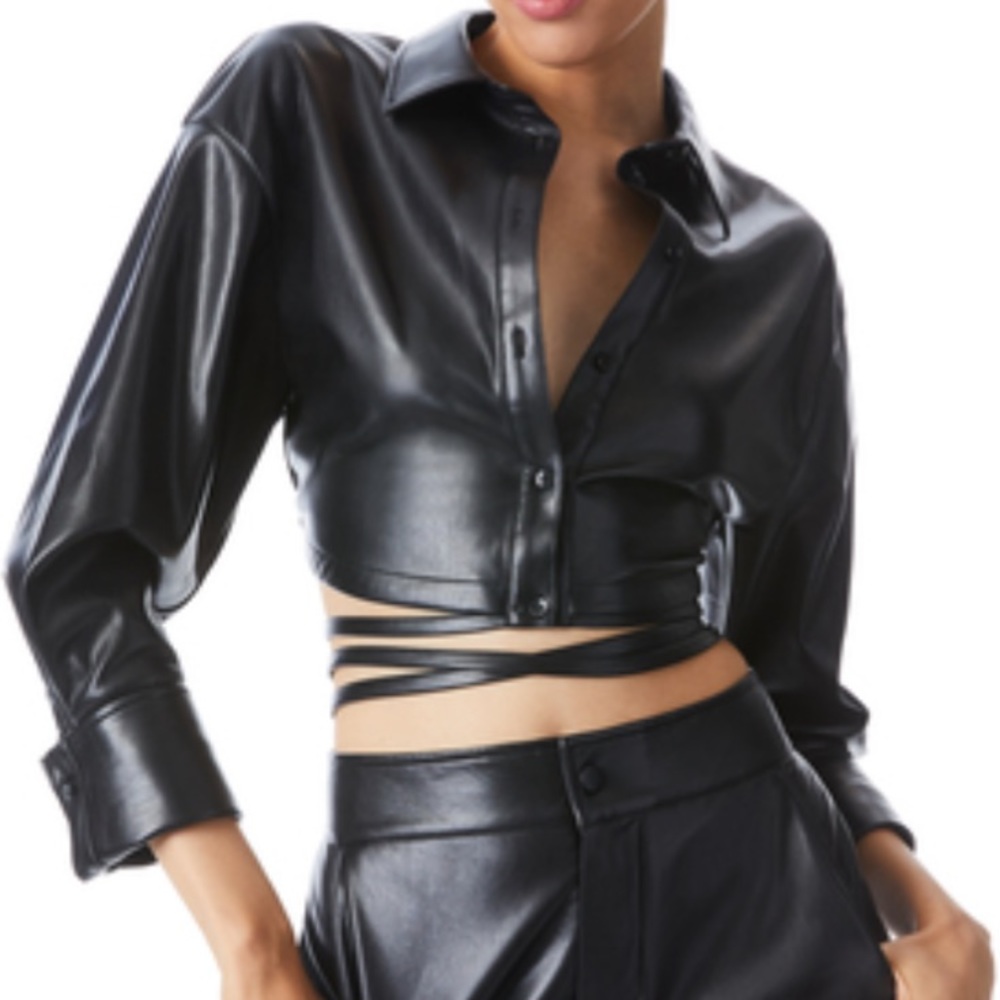 Alice + Olivia. FLOSSIE VEGAN LEATHER CROPPED BUTTON DOWN